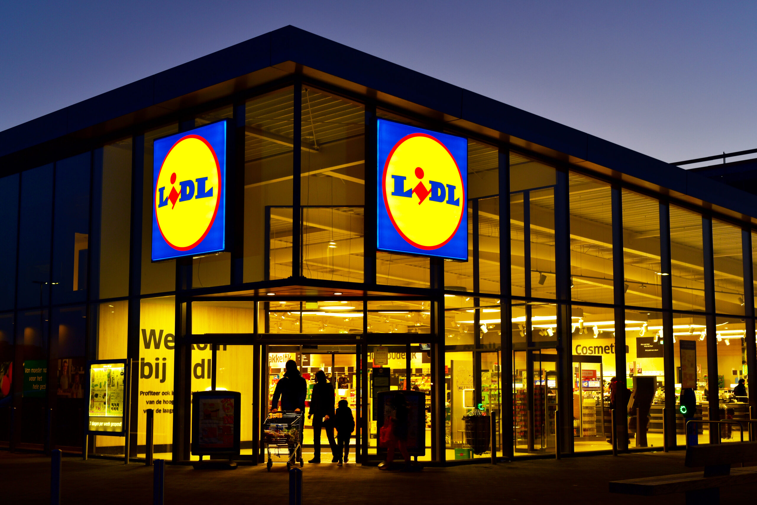 Schimbare importantă în magazinele Lidl UK. Clienții pot primi gratuit alimente rămase nevândute