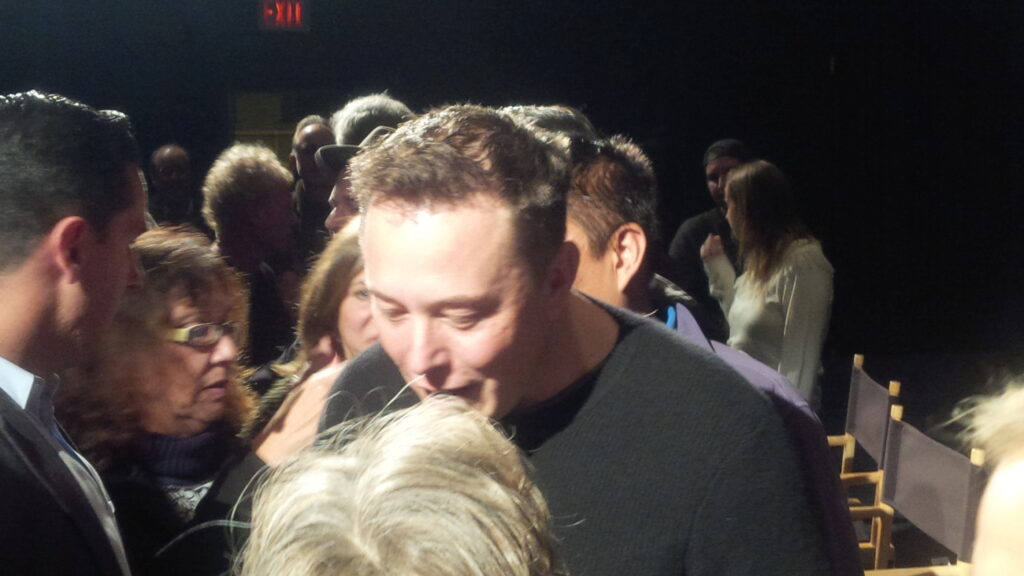 Româncele invitate la petrecerea de Halloween a lui Elon Musk. CEO-ul Tesla a făcut o excepție