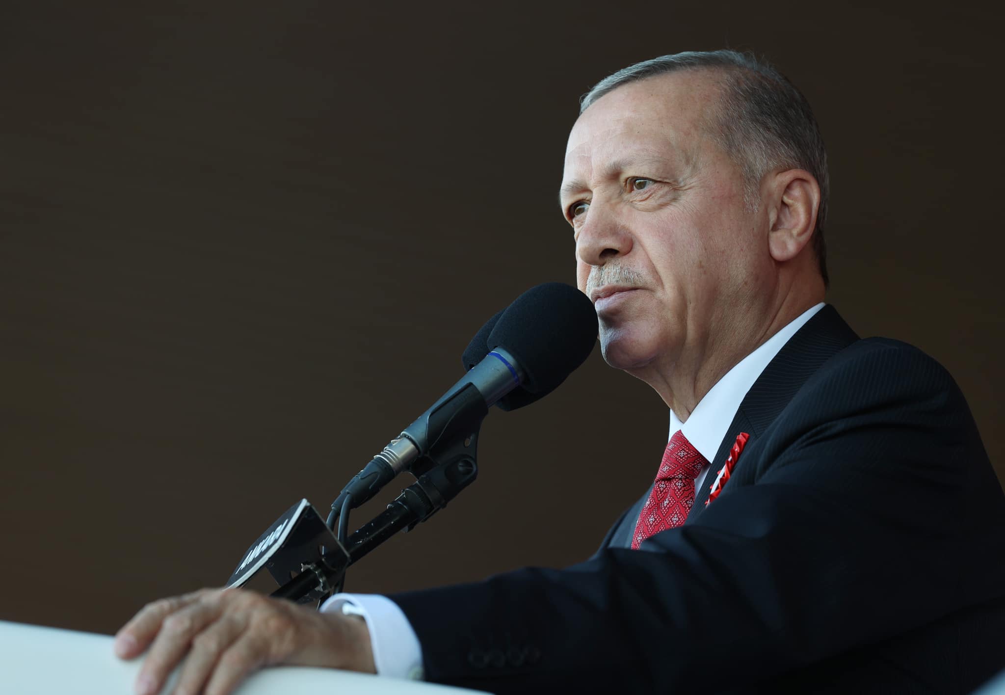Motivate get nervous Graph Video. Erdogan a instituit cenzura. Un deputat și-a spart telefonul cu un  ciocan în Parlamentul Turciei în semn de protest – Evenimentul Zilei