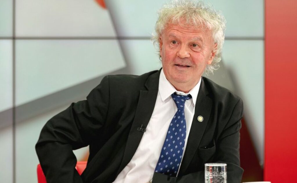 Momente critice pentru Ilie Dobre. Fostul comentator radio a fost operat de urgență