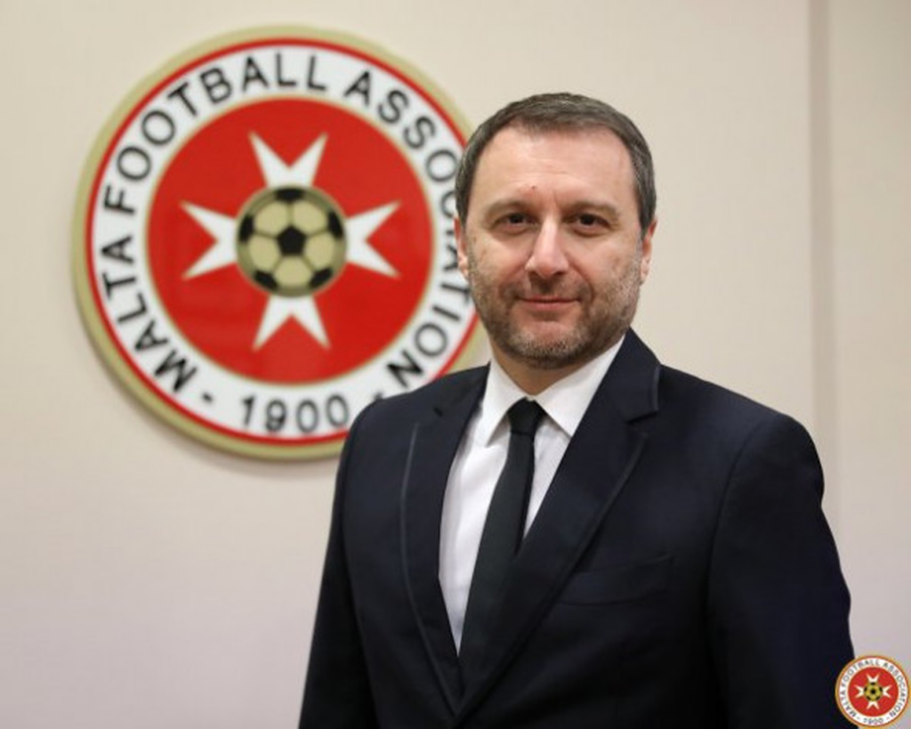 Un cunoscut antrenor trecut prin România a fost suspendat de la națională. Se confruntă cu acuzații foarte grave