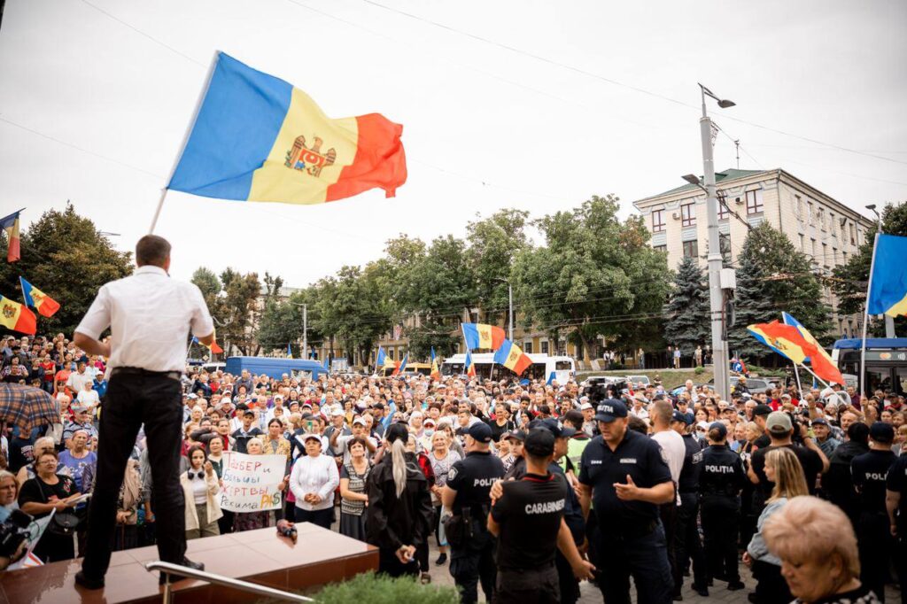 Trei persoane, judecate pentru implicare în planurile lui Ilan Șor de a crea dezordini în masă
