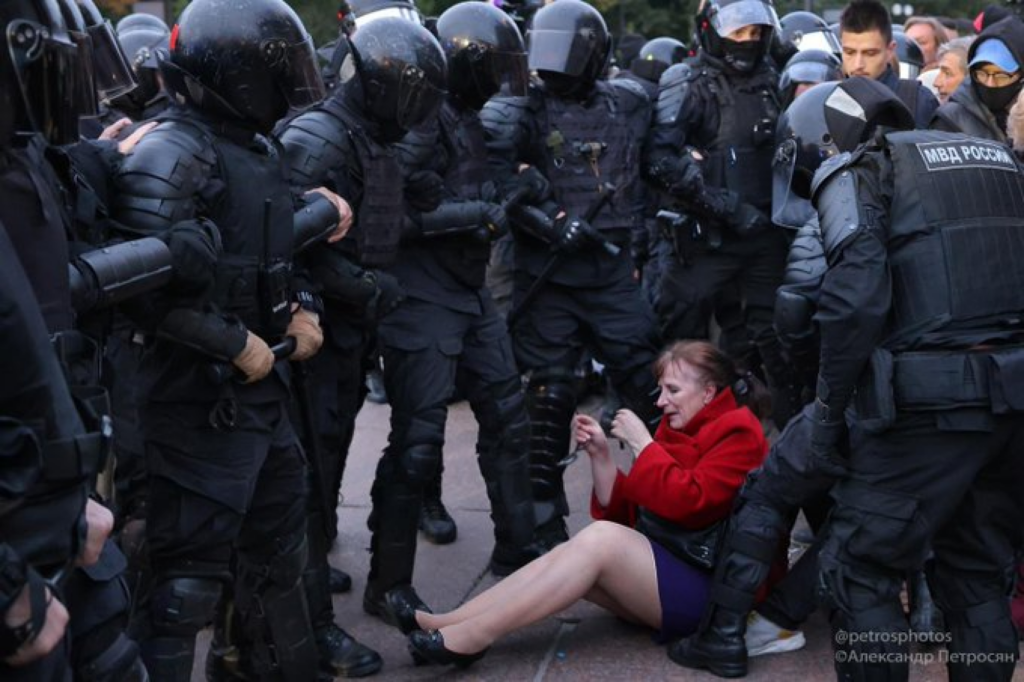 IGP, anunț de ultimă oră. Percheziții la mai mulți figuranți care vizează „pregătirea dezordinilor în masă”