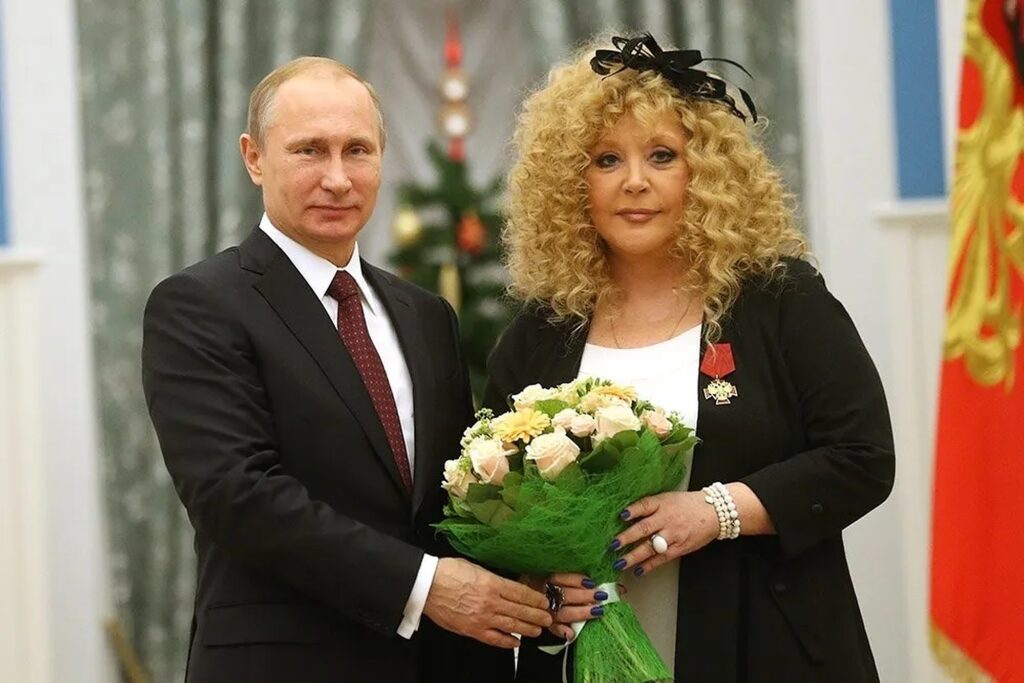 Cântăreața Alla Pugaciova condamnă războiul din Ucraina: „Vă cer să mă includeţi în rândul agenţilor străini”