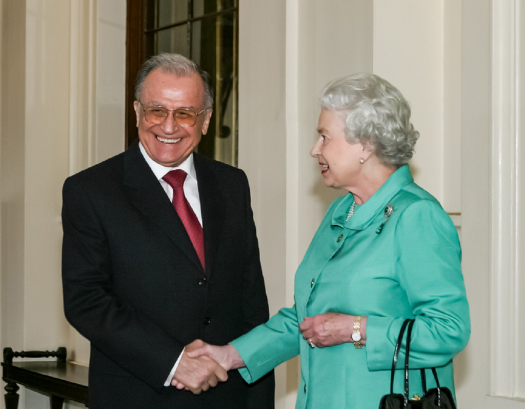 Mesajul fostului președinte Ion Iliescu la moartea Reginei Elisabeta a II-a: Personalitate puternică, deschisă şi cu simţul umorului. Nu a uitat o clipă de interesele țării