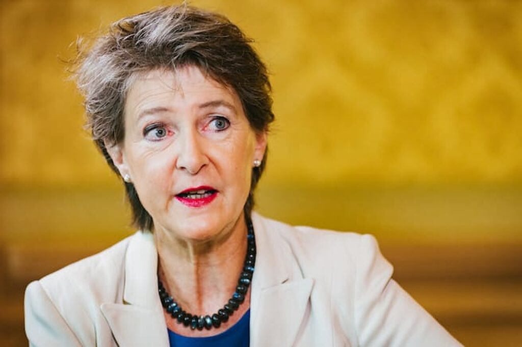 Ministrul Energiei din Elveția propune dușul în doi pentru a face economie la energie