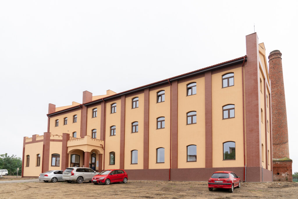 Clădirea care a aparținute laureatei Nobel din 2020, restaurată. Moara a fost transformată în centru multicultural