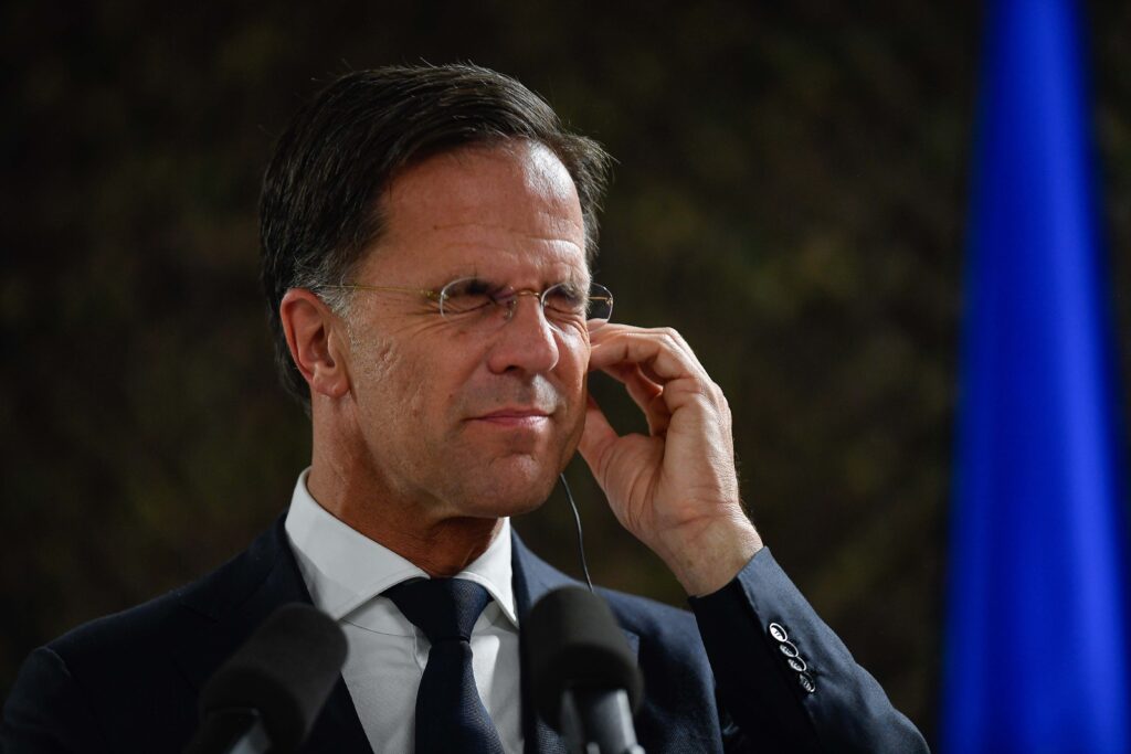 Mark Rutte caută o femeie care să îl înlocuiască pe Mircea Geoană