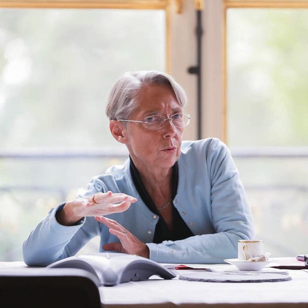 Premiera Franței, Elisabeth Bourne, forțează adoptarea bugetului pe 2023. Avalanșă de moțiuni de cenzură