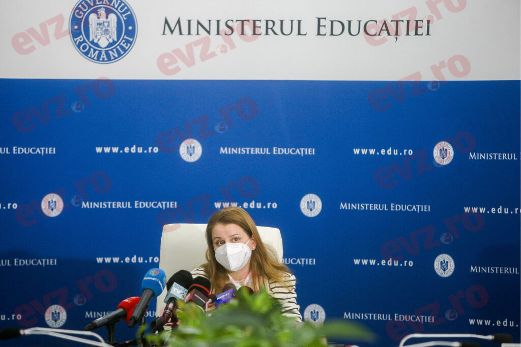 Modificările anului școlar transmise inițial, greșite Ministerul Educației face un nou program pentru anul școlar 2023-2024.