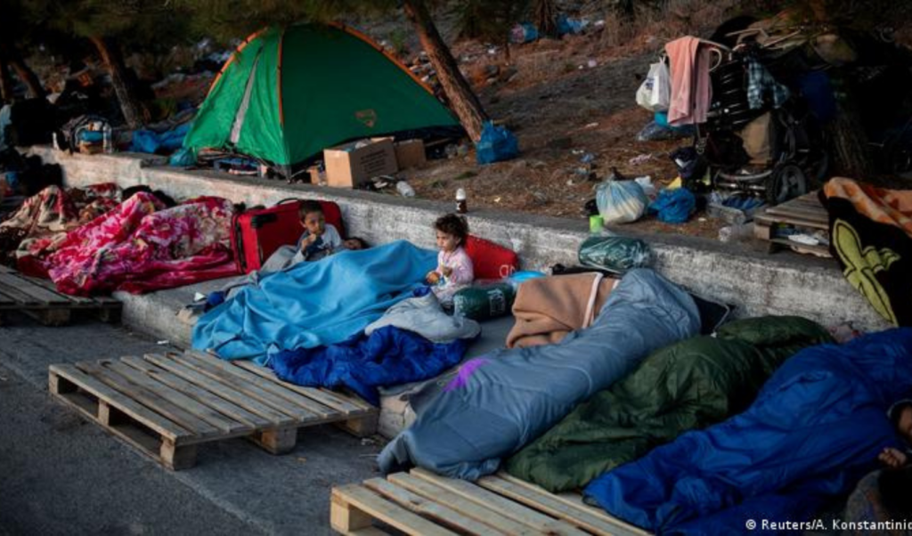 Pe jos din Oradea, în cea mai mare tabără de refugiați din Europa. Vrea să predea copiilor