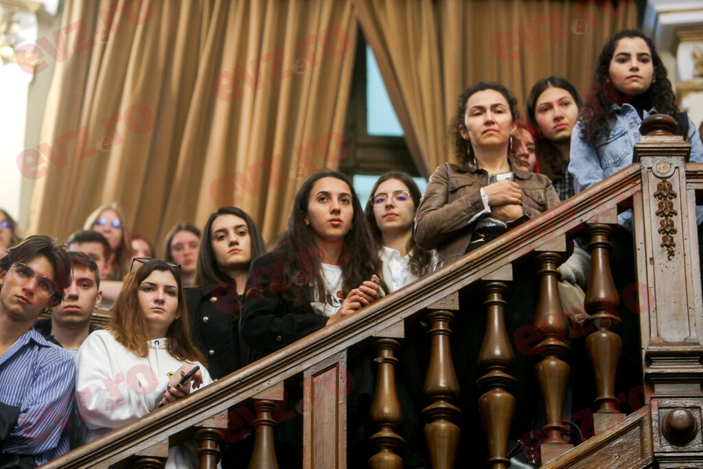 Veşti proaste pentru studenți. Universitățile din România vor cere mai mulți bani pentru locurile cu taxă. Ce sume se vor percepe