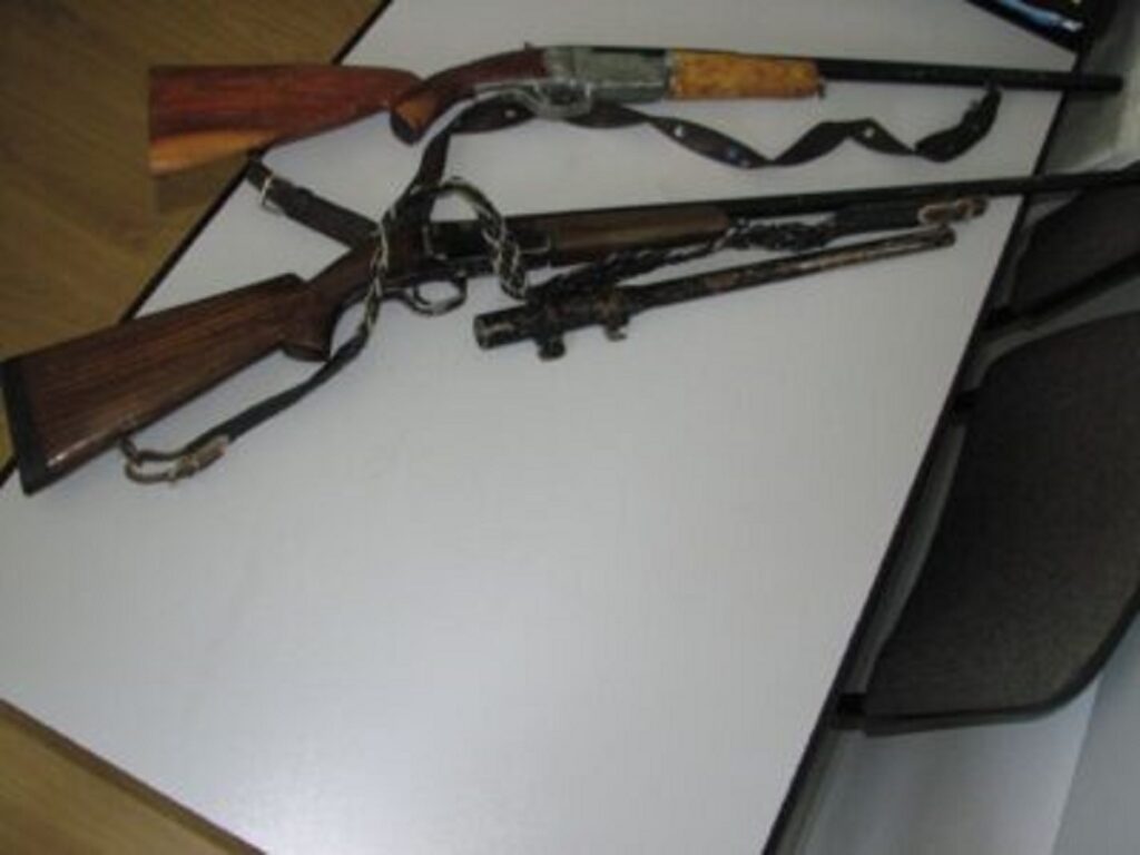 Joc mortal în Nigeria. Un băiat de 12 ani a fost împușcat de fratele său. Purta o amuletă despre care credea că îl va apăra