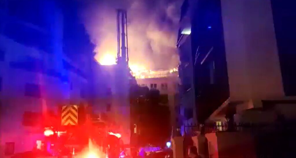 Reacția lui Clotilde Armand după ce a pozat în pompier la incendiul de pe Șoseaua Nordului: Dacă m-aș fi îmbrăcat în diamante nu ar fi fost nicio problemă. Riscă dosar penal