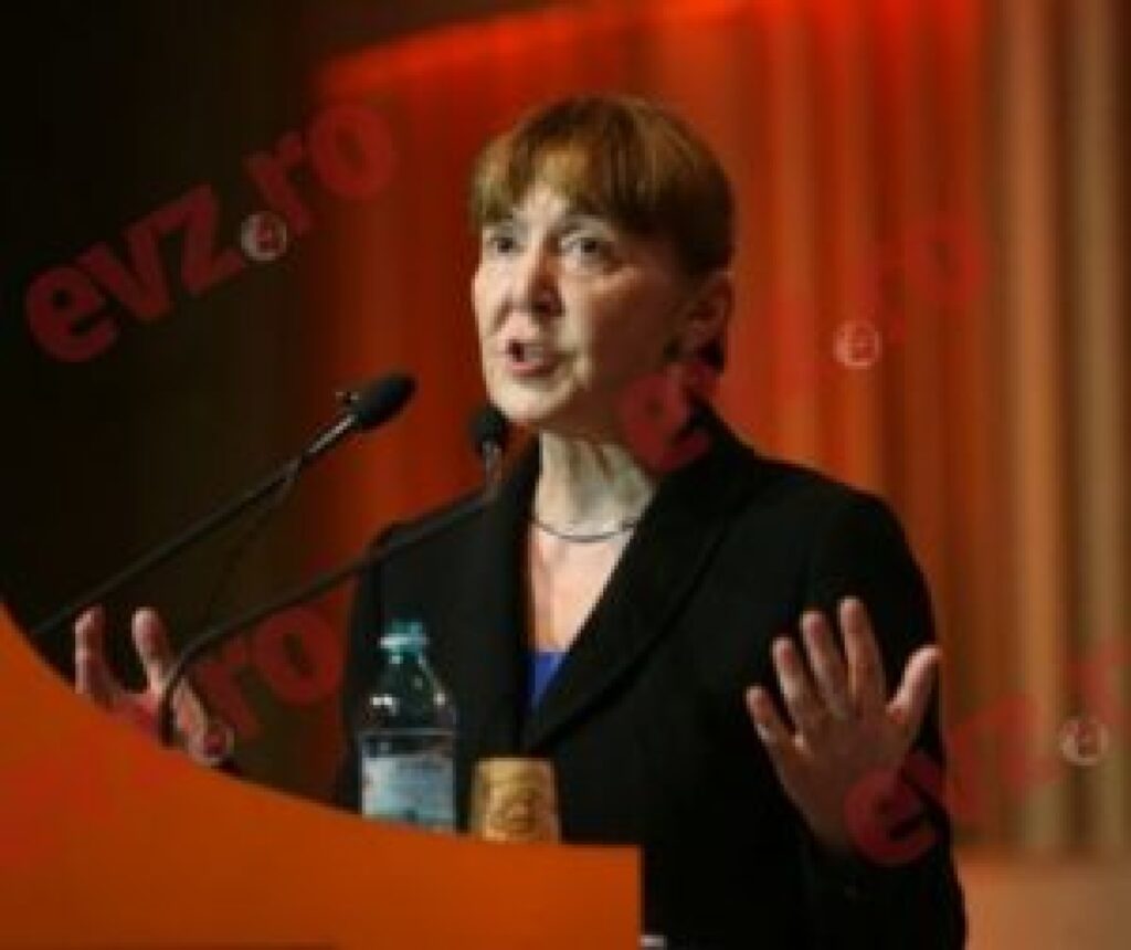 Încă o lovitură pentru Monica Macovei. Judecătorii au stabilit ca inadmisibilă cererea fostului ministru prin care încerca să scape nevinovată
