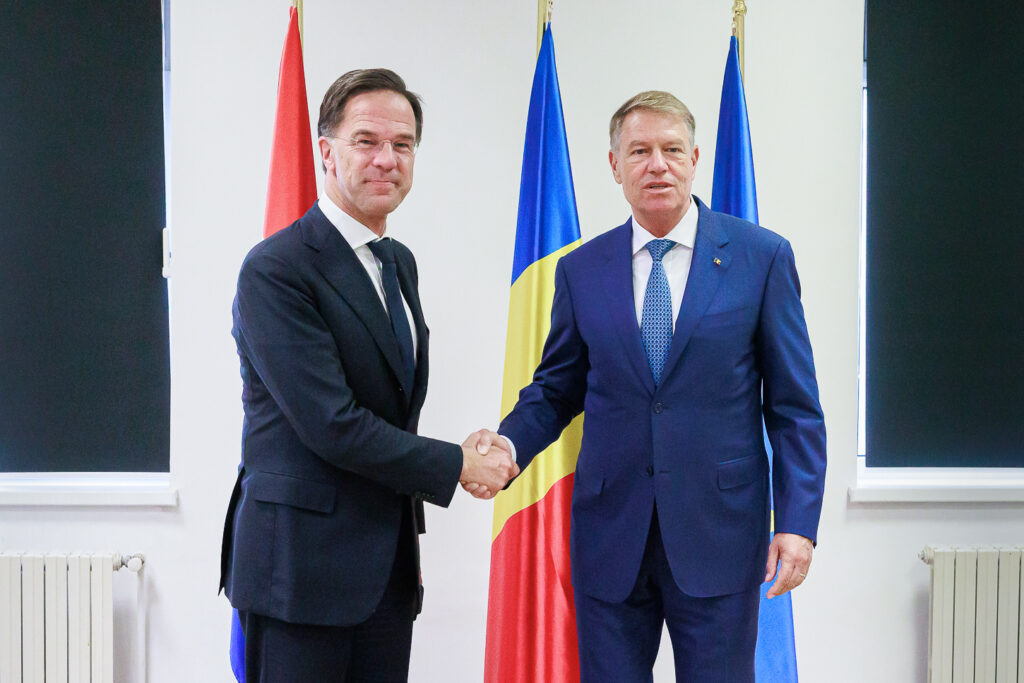 A început lupta pentru șefia NATO. Klaus Iohannis, față în față cu contracandidatul său