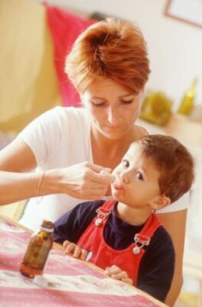 Alertă în lumea medicală. Un sirop de tuse folosit frecvent are efecte adverse grave