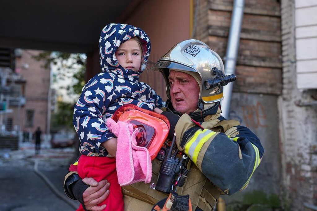 Rusia a atacat infrastructura energetică a ucrainenilor. Alerte aeriene pe întreg teritoriul țării invadate