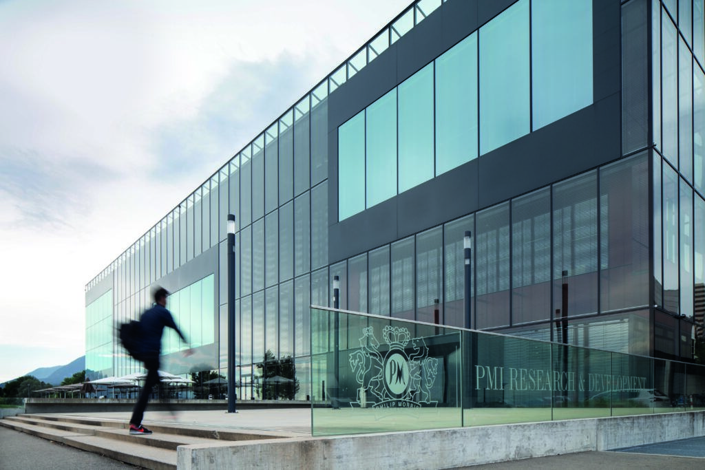 PMHH finalizează oferta pentru Swedish Match și devine proprietarul a 82,59% din acțiuni. Compania extinde perioada de ofertă și ajustează prețul pentru acțiunile rămase datorită dividendului programat