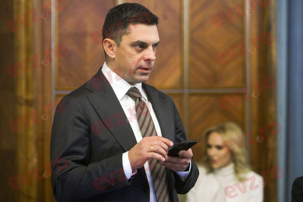 Dosar penal pe numele ministrului Sportului. Eduard Novak acuzat că a condus ilegal mașina instituției