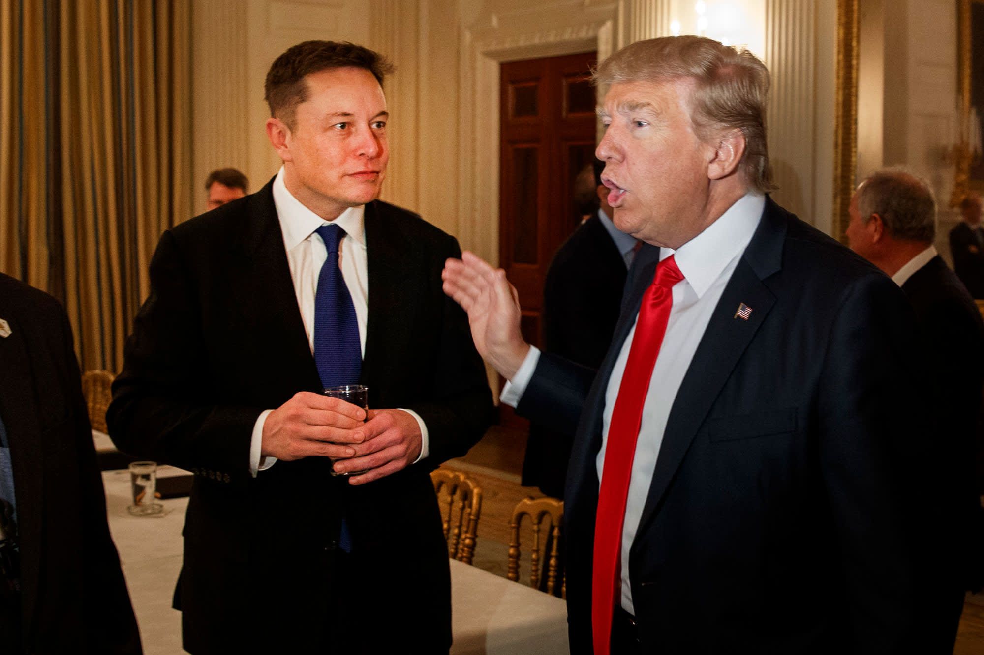 Forbes 2026: Elon Musk, cea mai bogat om din istorie, cu o avere de 839 miliarde de dolari. Donald Trump e și el inclus în top