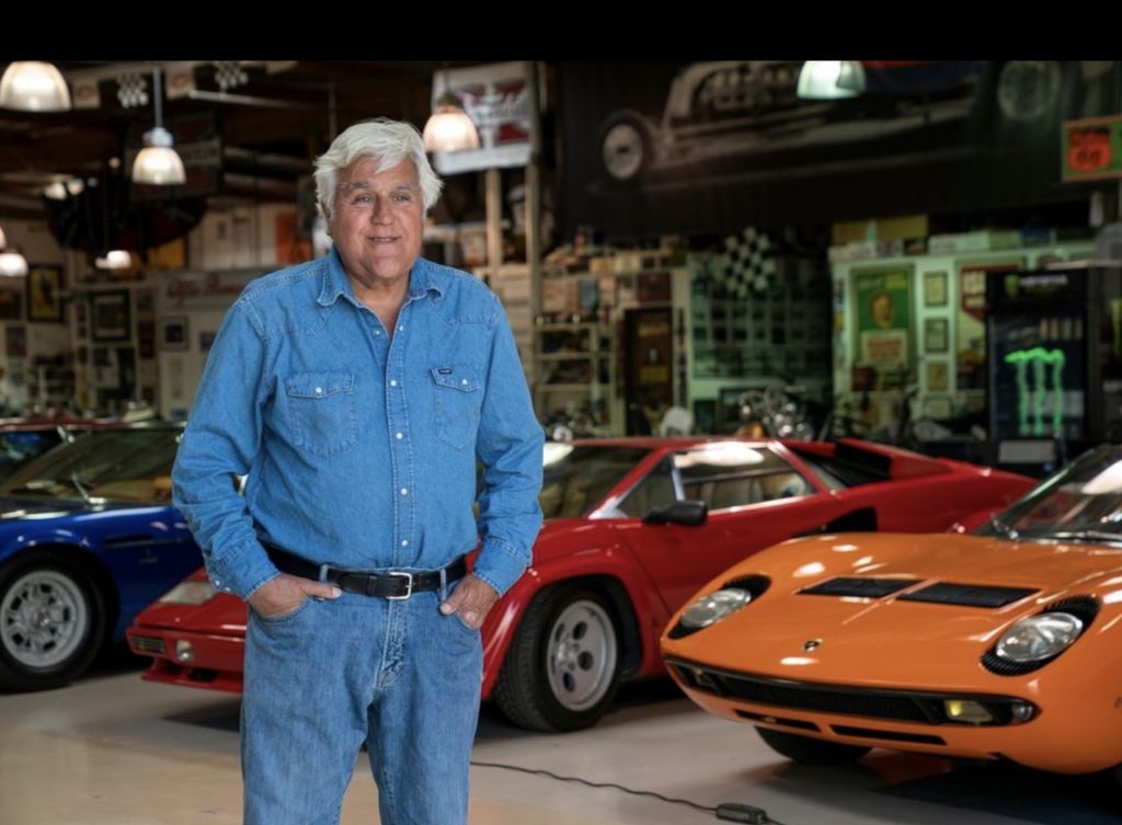 Jay Leno a suferit arsuri pe mâini și față. Este internat într-un spital de arși