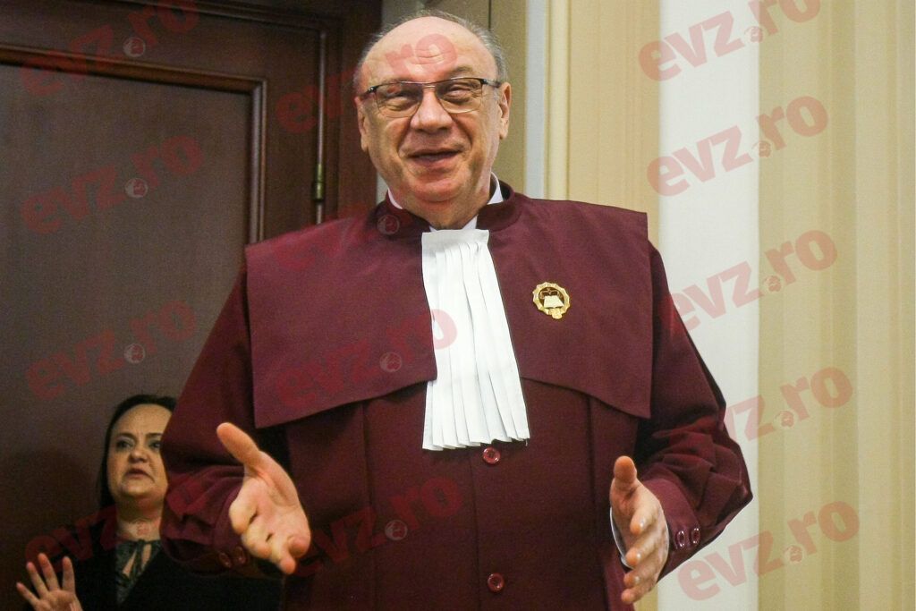 Șeful CCR își pregătește retragerea. Marian Enache și-a apartament și soție la Iași