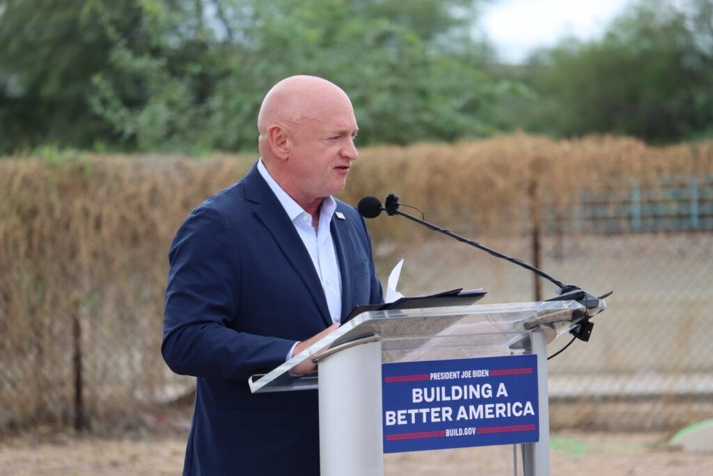 Conflict deschis între Pentagon și un senator american. Mark Kelly este retrogradat și pierde din pensia militară