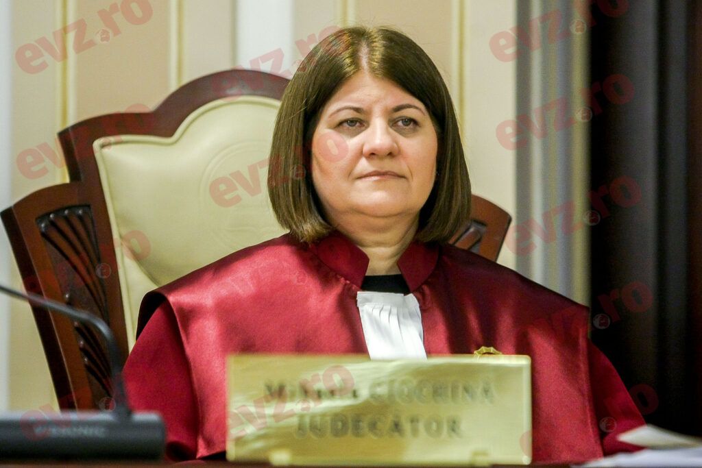 CCR își alege noul președinte. Mihaela Ciochină, principala candidată