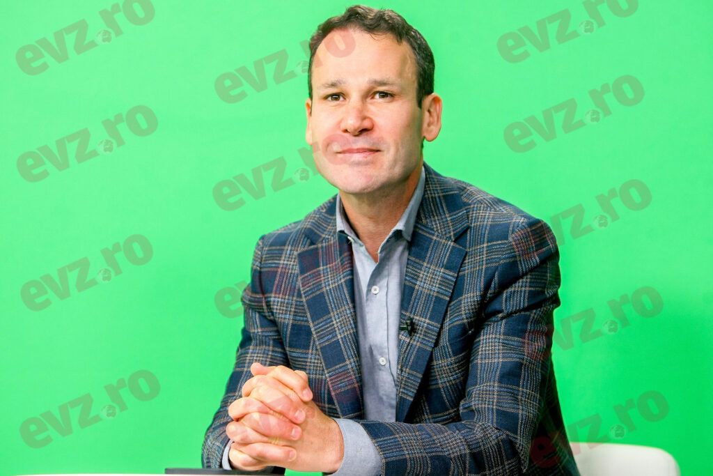 Robert Negoiță și-a lansat candidatura cu piciorul în ghips. Marcel Ciolacu: „Singur își complică viața”