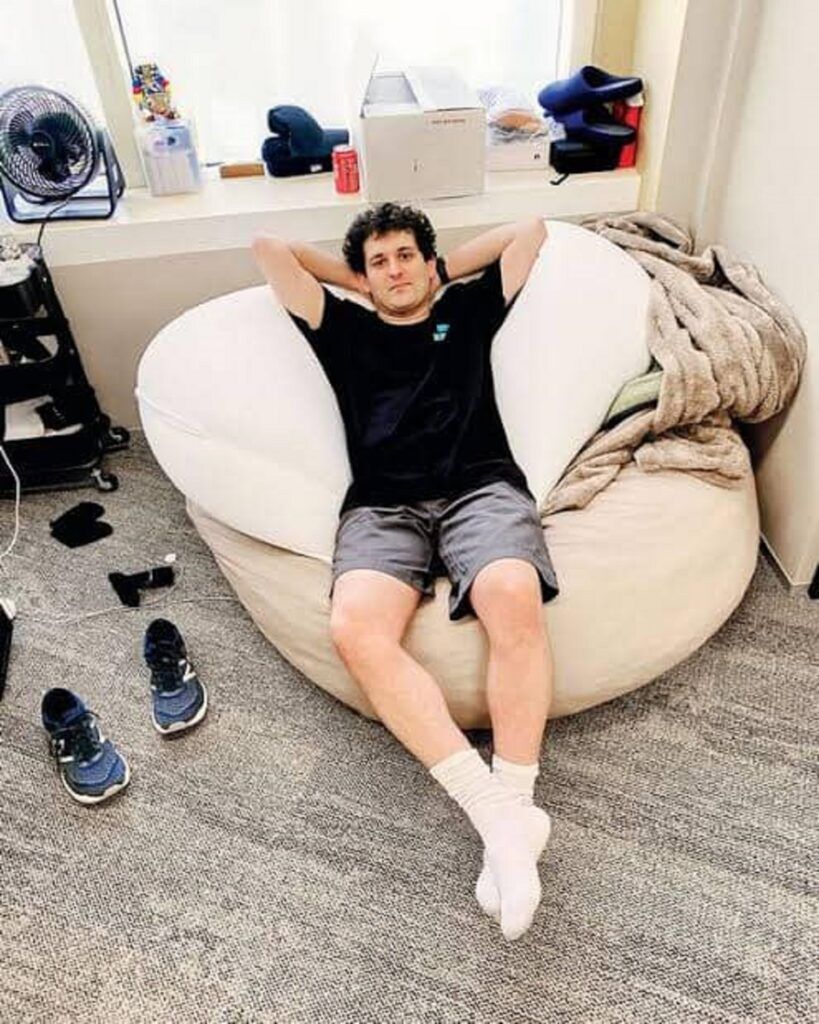 Cine este „Diavolul în haine de tocilar” care a prăbușit piaţa cripto. Carismaticul Sam Bankman-Fried a păcălit pe toată lumea 