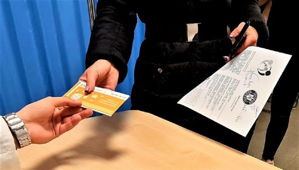 O primărie din București acordă TICHETE DE MASĂ pentru vaccinare! Vezi condițiile și programul în care poți primi bonurile