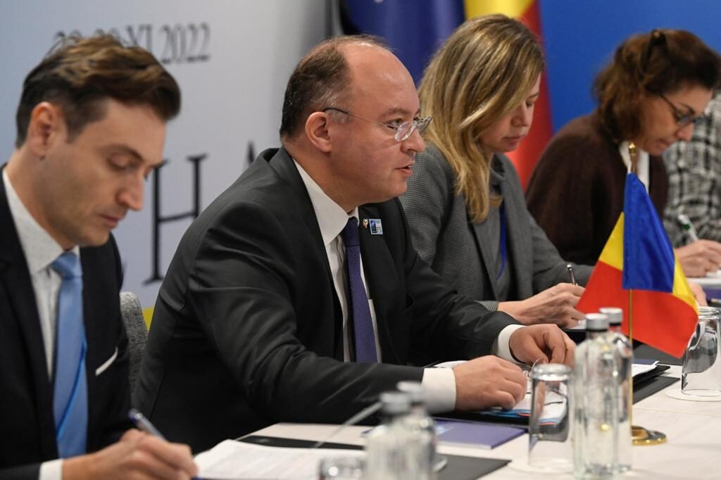 Reuniune NATO la București. Bogdan Aurescu: Monitorizarea situaţiei din regiunea Mării Negre trebuie organizată și mai bine, având în vedere comportamentul Rusiei