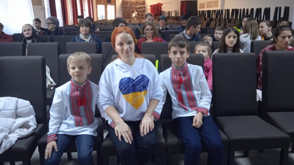 A luat trei fetițe volohe în plasament. Un fost primar rescrie, la Subpiatră, destinele unei comunități de ucraineni