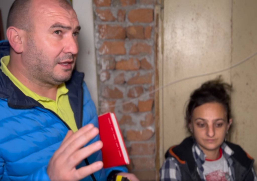 A scăpat cu viață dintr-un teribil accident, după ce a fost spulberat de tren.  Acum e înger pentru o mamă cu 5 copii, victimă a violenței domestice care  dormea „mai mult în pădure”
