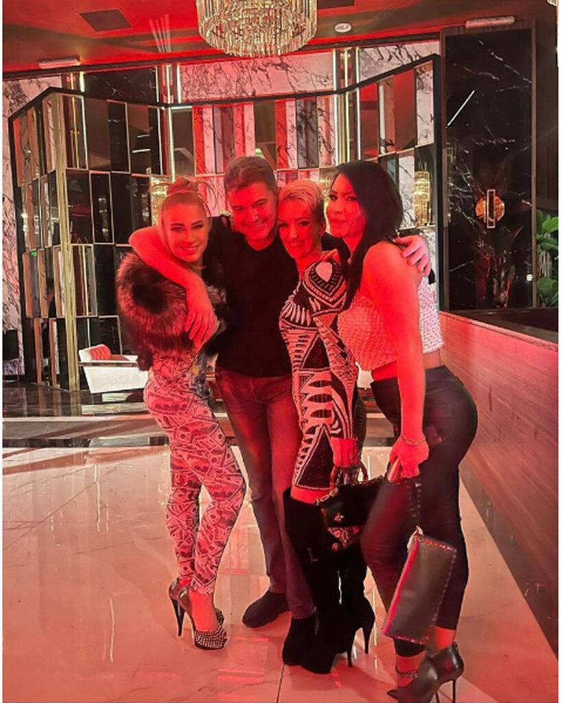 Cristian Boureanu, apariție de senzație. Cu cine a fost surprins fostul politician in miez de noapte