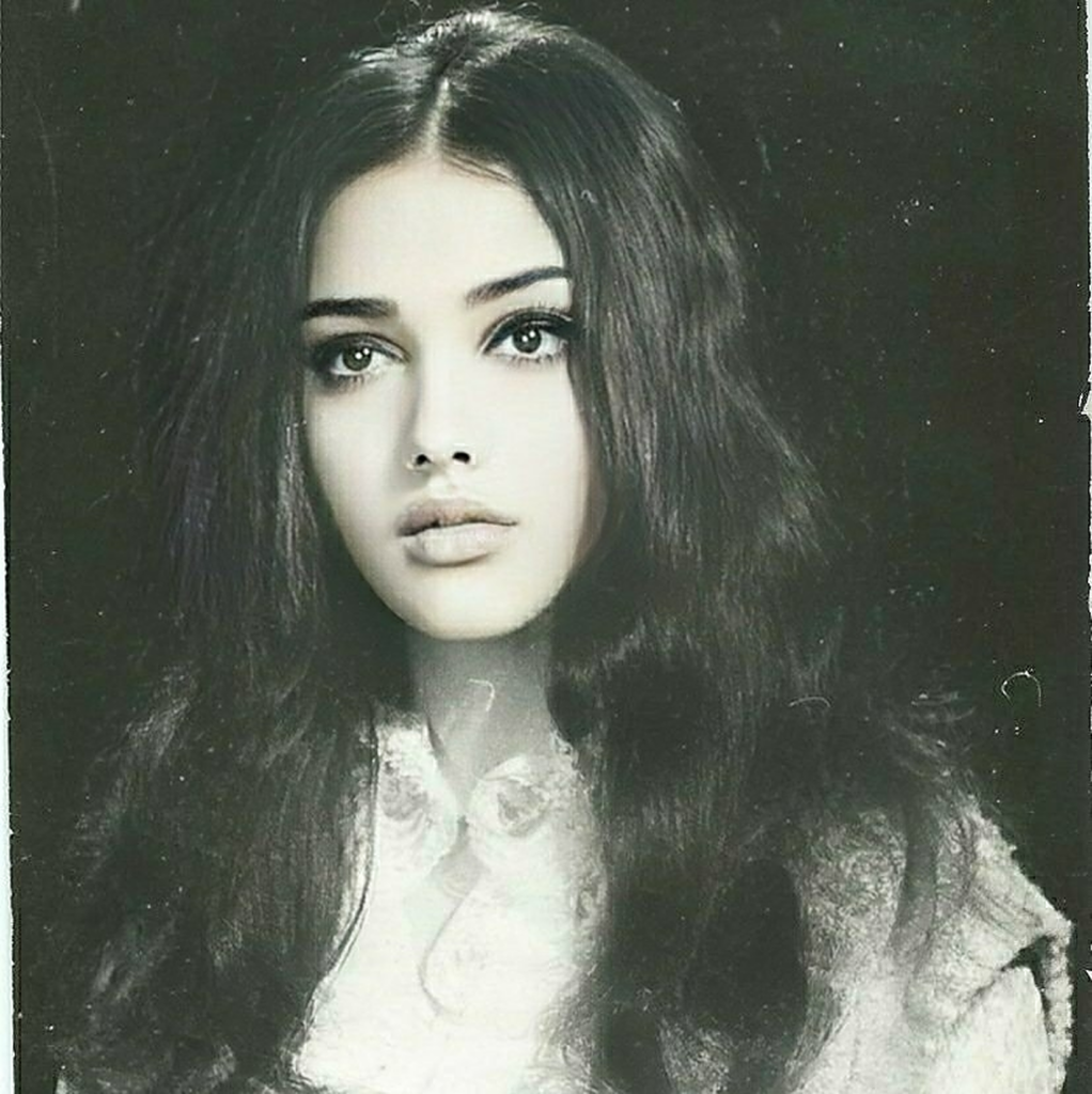 Carmen Maria Strujac este de nerecunoscut. Schimbarea celei mai frumoase actrițe din România