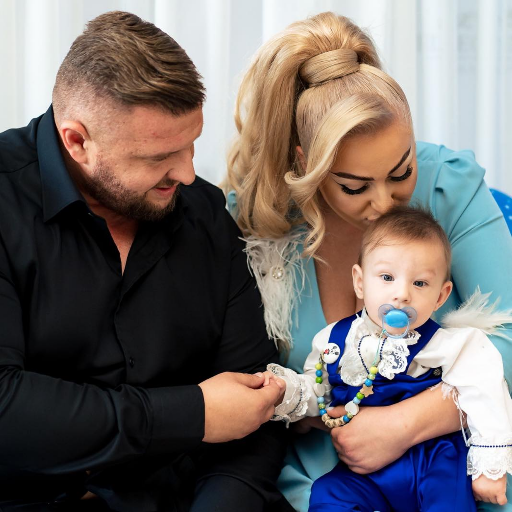 De Crăciun, pe un pat de spital în Turcia. Băiețelul ei de doi ani a adus-o din lumea de dincolo. S-a trezit din comă când copilul o striga :”Mama!”