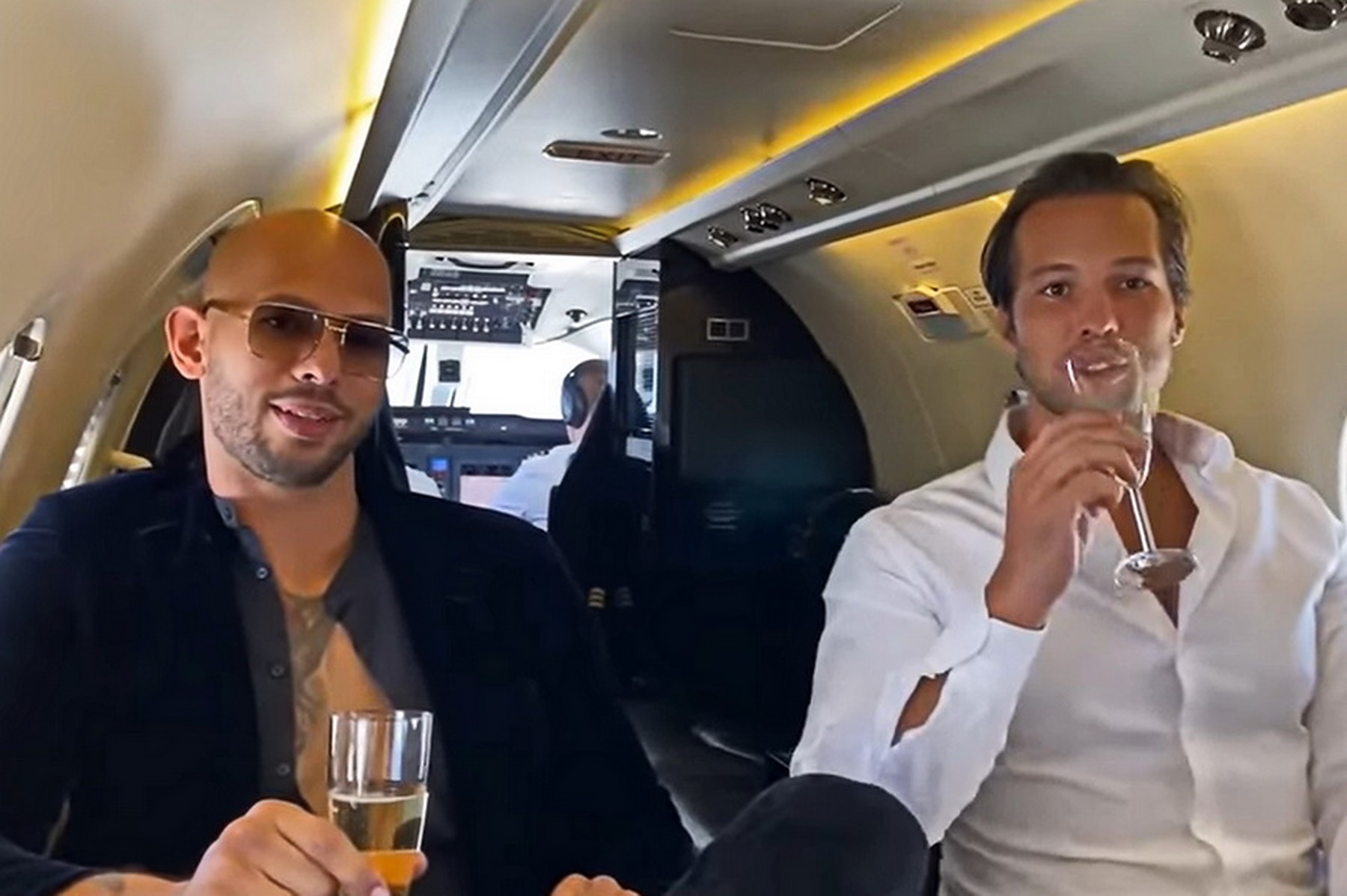 Tribunalul București a revocat măsurile preventive dispuse împotriva fraților Tate