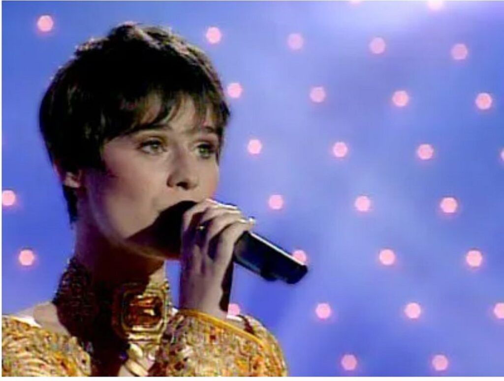 Ultimele ore din viața solistei Mălina Olinescu. Artista s-a sinucis acum 11 ani. A avut parte de aceeași moarte ca și tatăl ei