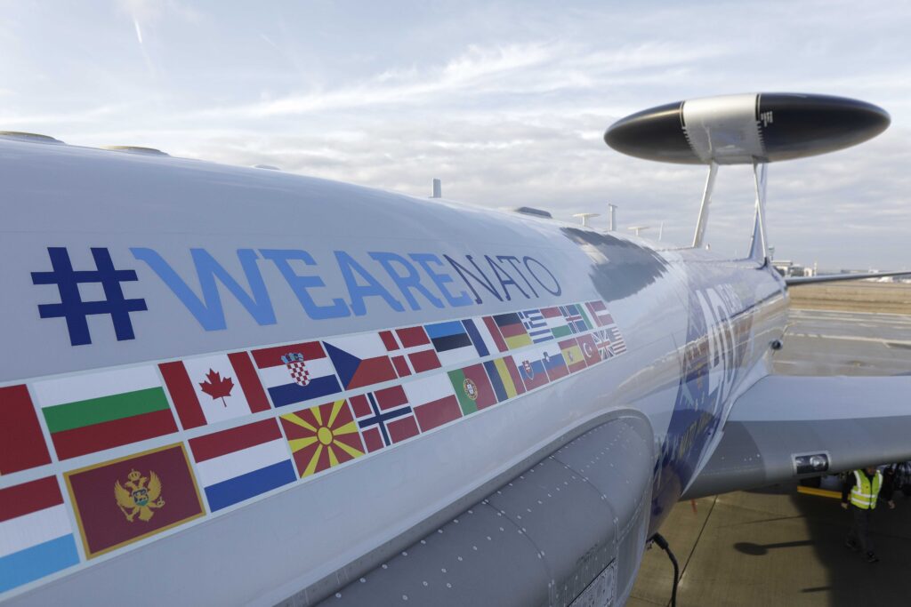 Ministrul Apărării Naționale: România și Aliații sunt în siguranță. Avioanele AWACS au ajuns la București