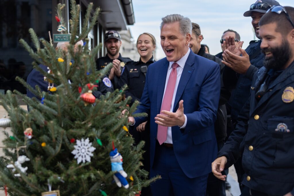 Republicanul McCarthy câștigă funcția de președinte al Camerei Reprezentanților după al 15-lea vot