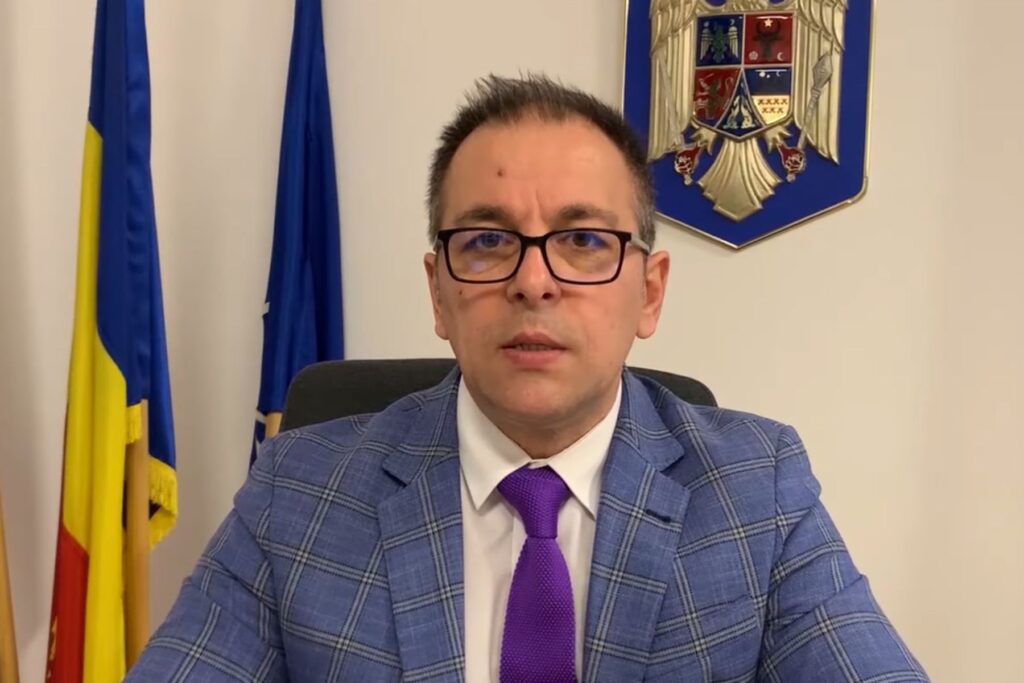 Vrea să mărească cu 10% salariul angajaților din primăria orașului părăsit. Un șef de serviciu are 10.400 lei brut