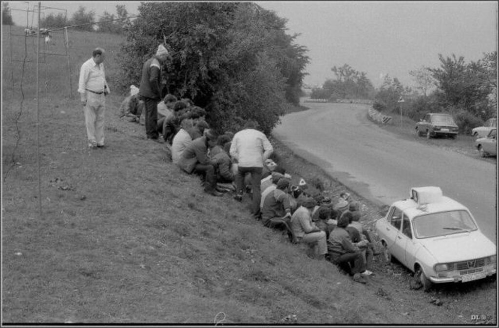 Românii, privați de meciurile de fotbal în anii '80. Antenele de bulgari, marea salvare a microbiștilor