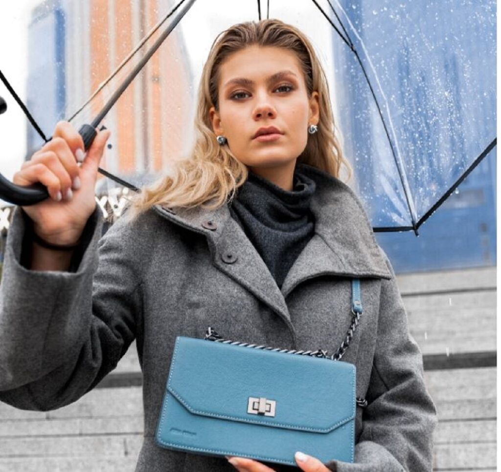 Mai mult decât un simplu accesoriu: cum să alegi geanta perfectă pentru femei