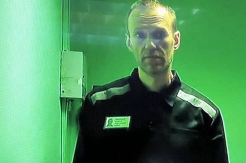 Chipul lui Navalnîi, pictat pe o stradă din Chișinău. Video