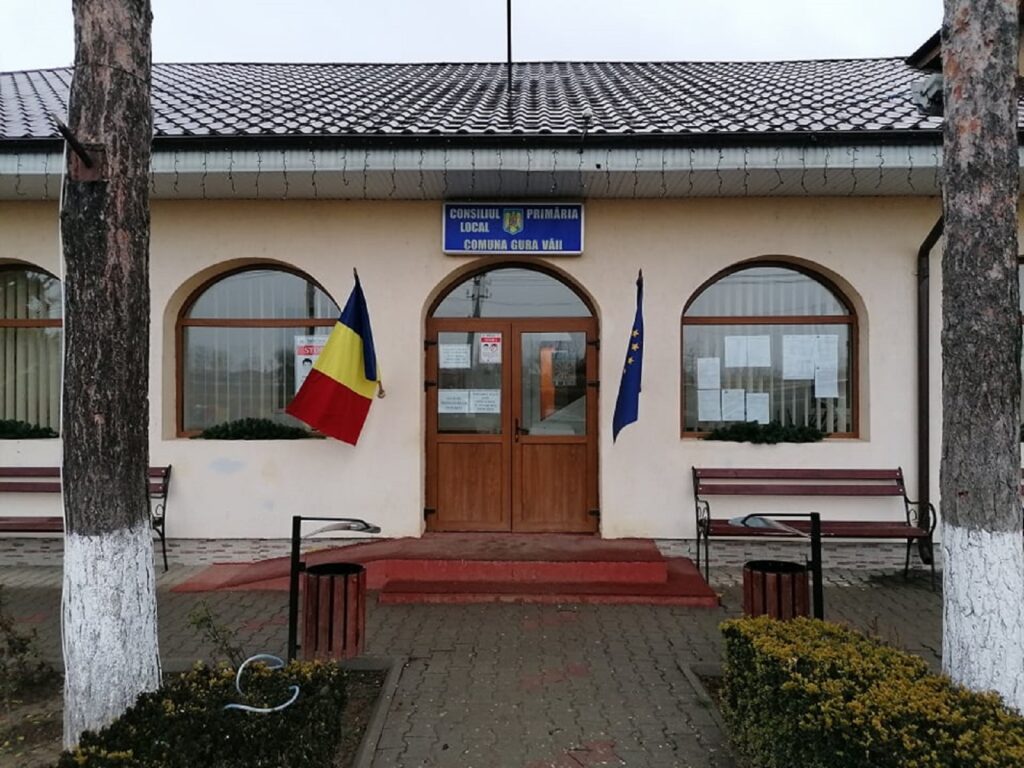 Gest disperat al unui primar din Bacău. Ce-a făcut cu salariile angajaților. „Vremurile grele cer măsuri disperate”