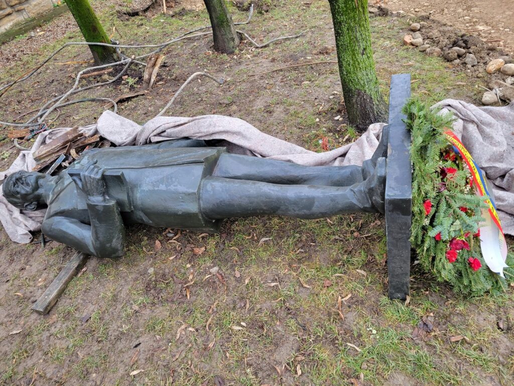 Statuia lui Iuliu Maniu din centrul Clujului a fost demolată. Oamenii sunt revolați
