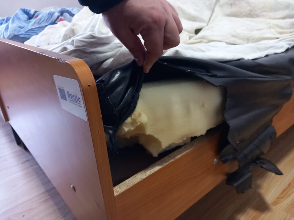 ANPC a sancționat în stânga și în dreapta. Sute de centre de îngrijire a vârstnicilor își bat joc de bătrâni. Condiții execrabile pe bani mulți