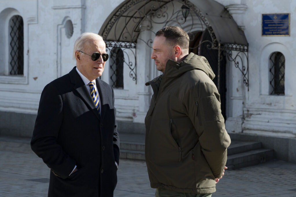 Joe Biden, vizită neașteptată la Kiev. Alertă de raid aerian pe tot teritoriul Ucrainei